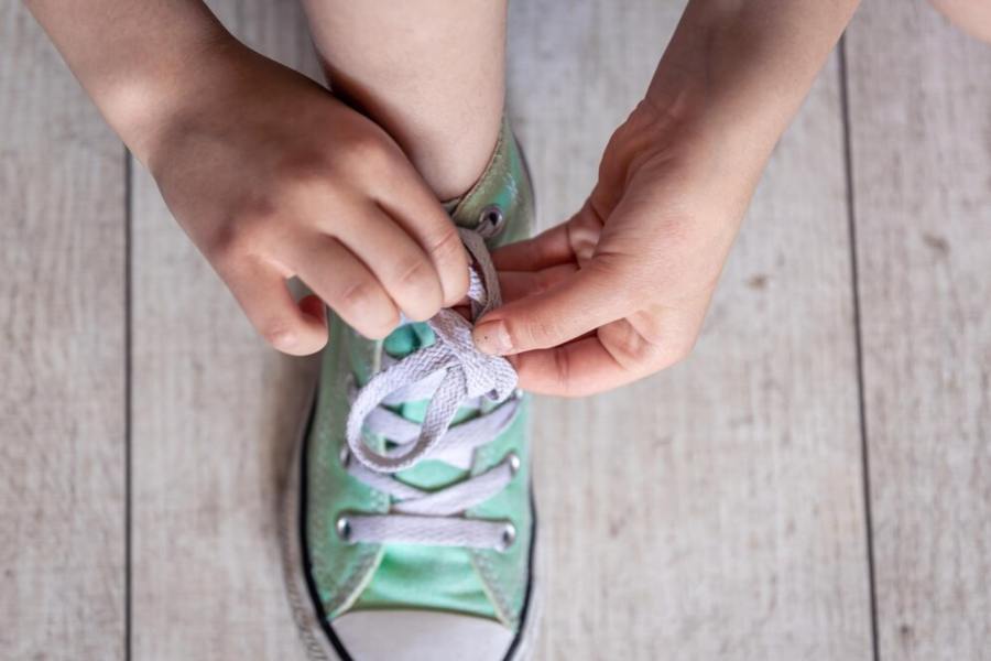 What Age Do Kids Tie Shoes